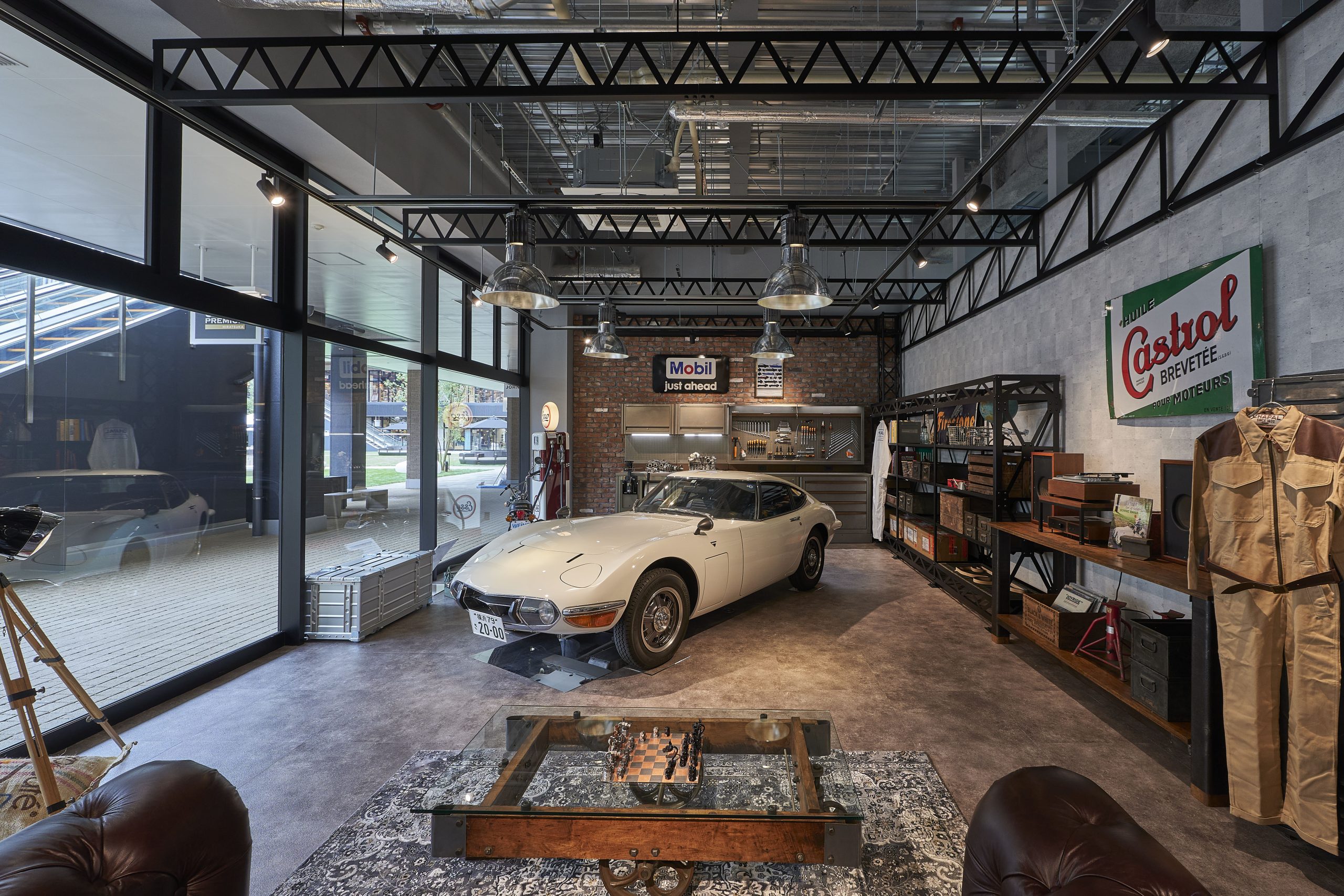 U Base concept store